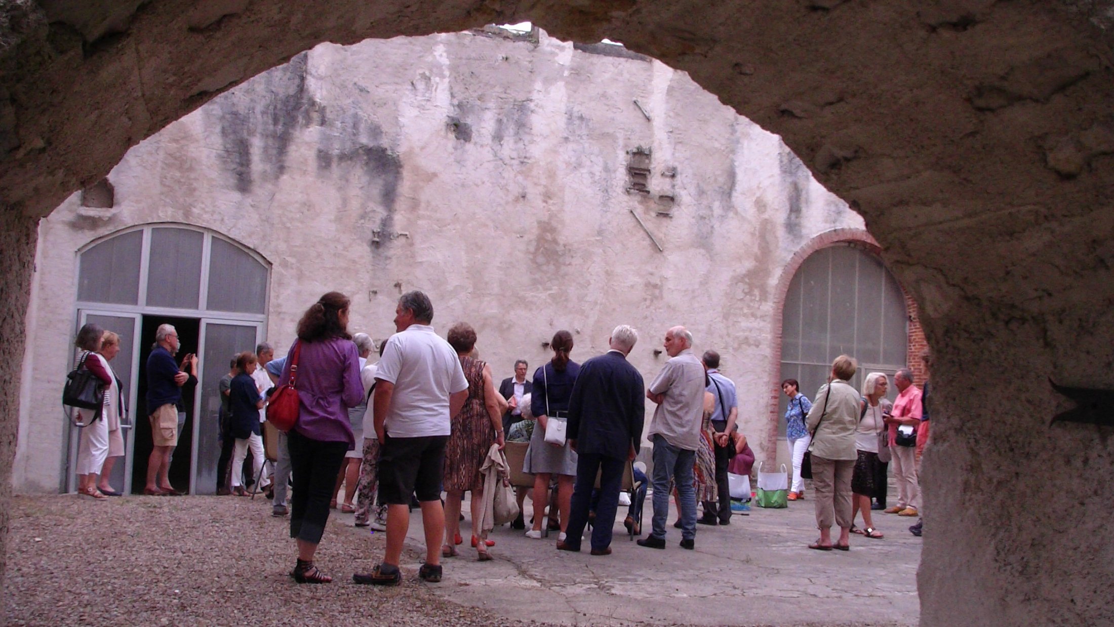 Performance Scomparo Vernissage Pluriel Par S.M Image 3